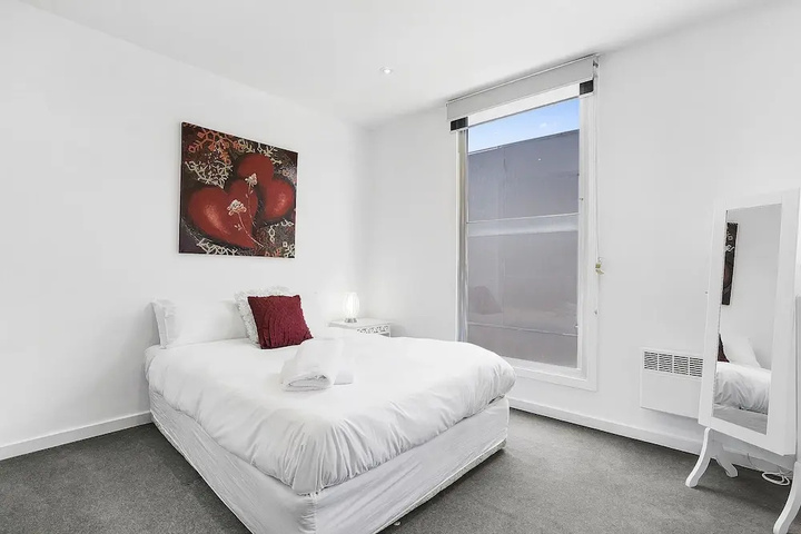 Room 6 of 12