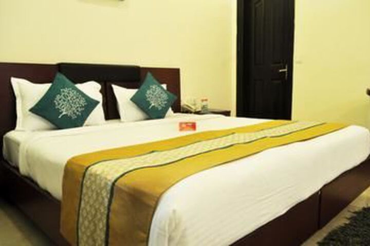 Room 12 of 25