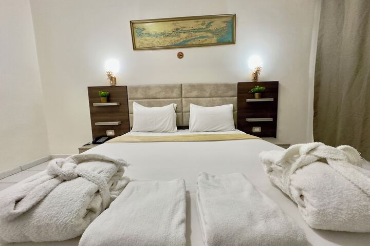 Room 32 of 120