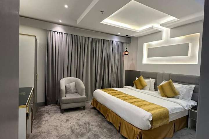 Room 27 of 43