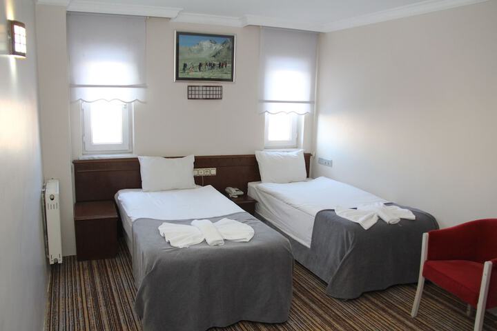 Room 5 of 16