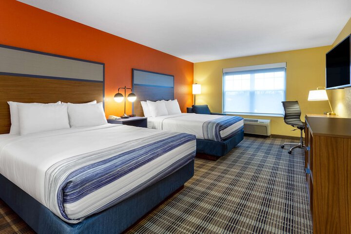2 Queen Beds (8 of 8)