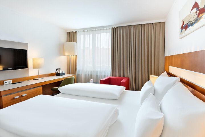 Room 27 of 106
