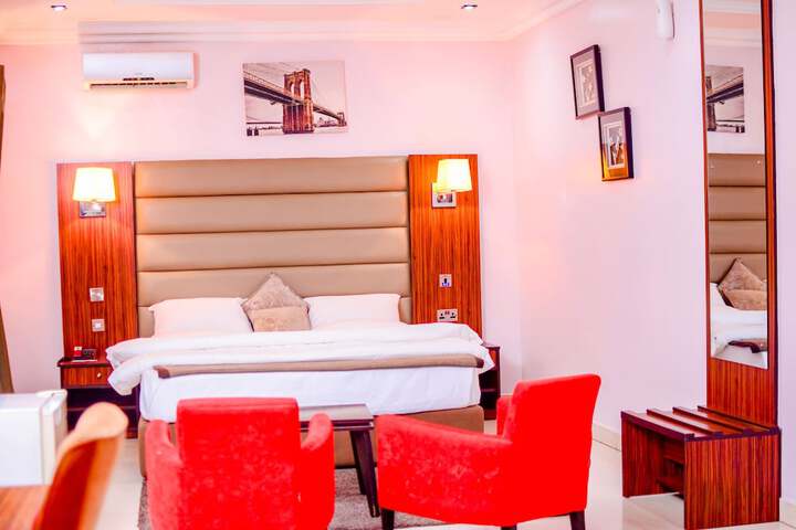 Room 28 of 81