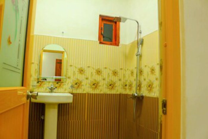 Room 2 of 20