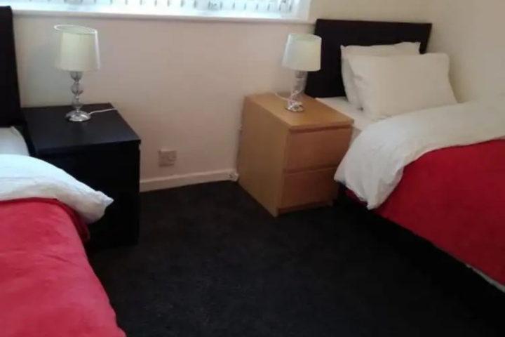 Room 5 of 10