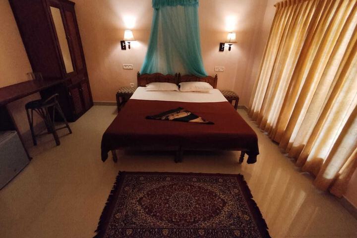 Room 3 of 12