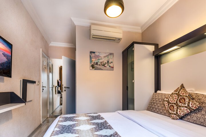 Room 7 of 10