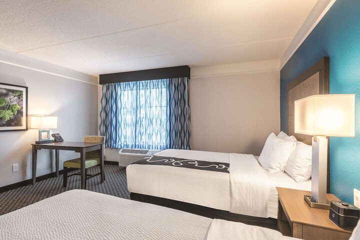 2 Double Beds (8 of 11)
