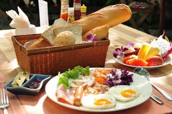 Breakfast/Coffee Service 20 of 33