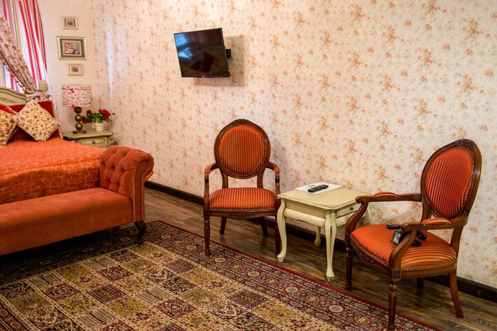 Room 4 of 66