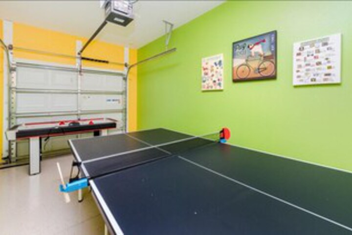 Room 4 of 33