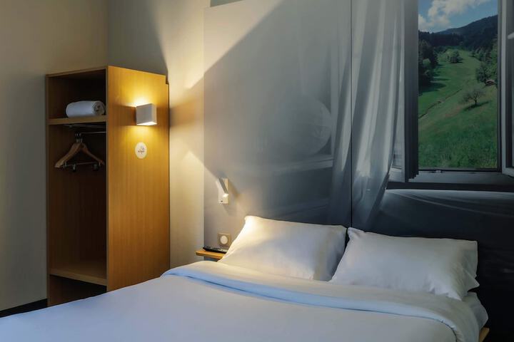 Room 12 of 40