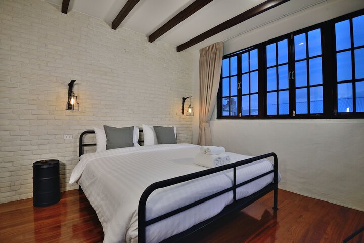 Room 30 of 46