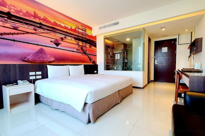 Room 14 of 50