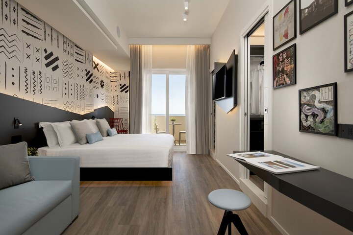 Room 20 of 85