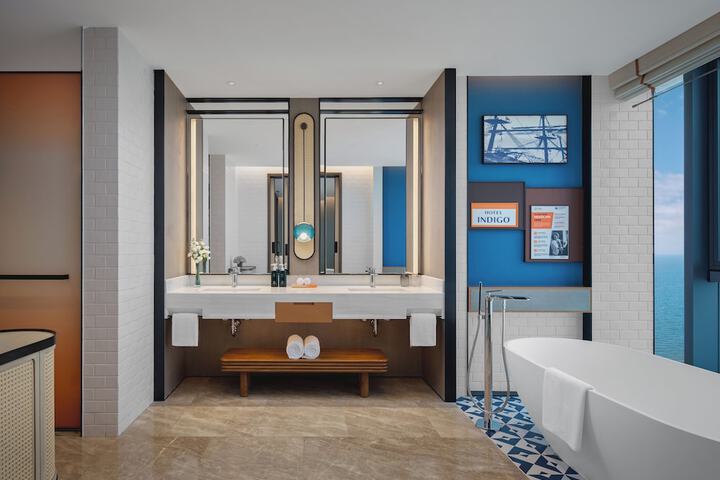 Room 52 of 118