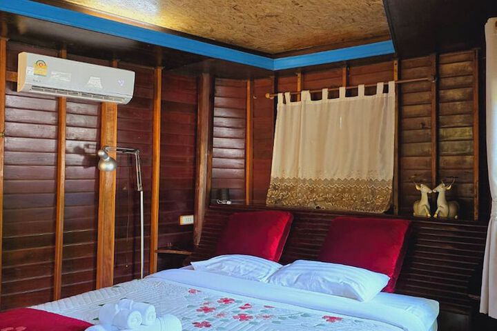 Room 27 of 163