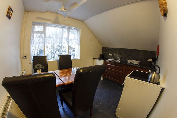 Room 7 of 12