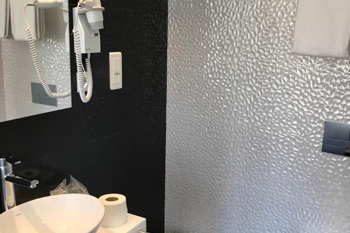 Room 34 of 48