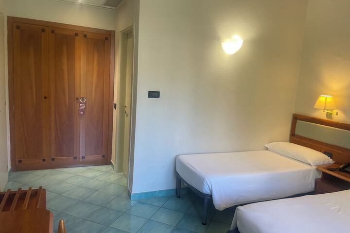 Room 71 of 137