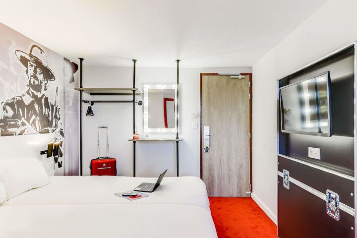 Room 7 of 42