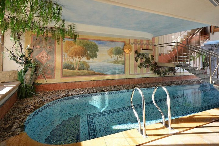 Hotel with Pool