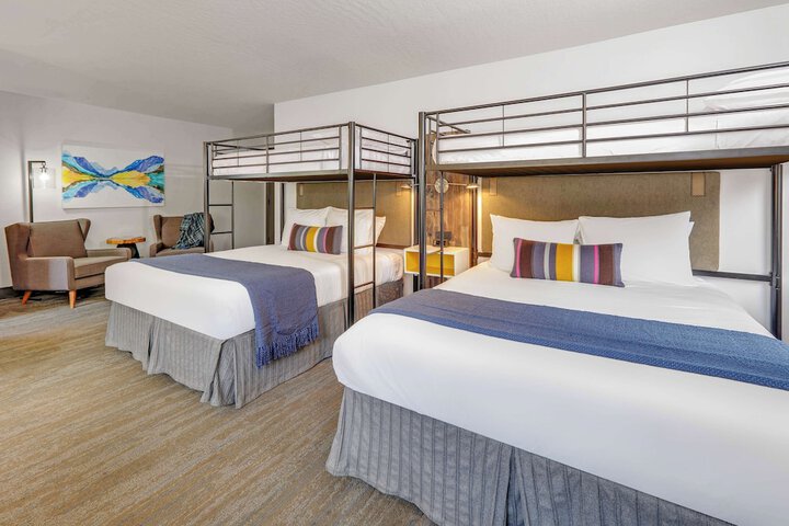 2 Queen Beds (4 of 13)