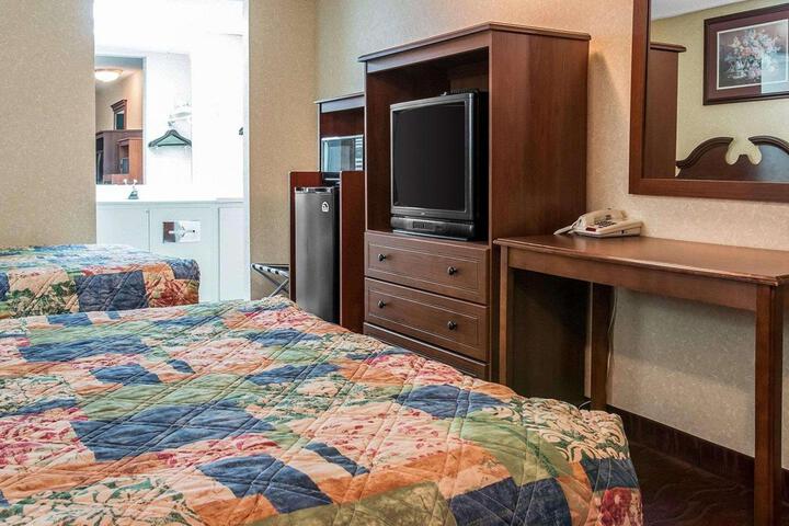 1 King Bed (2 of 7)