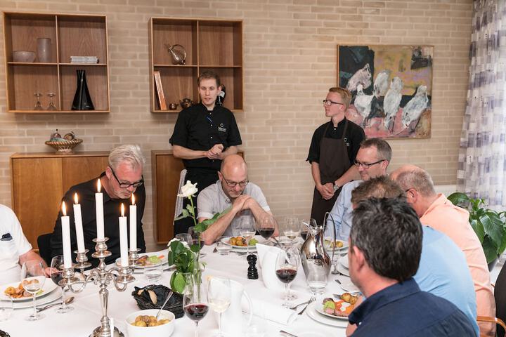 Dining 27 of 49