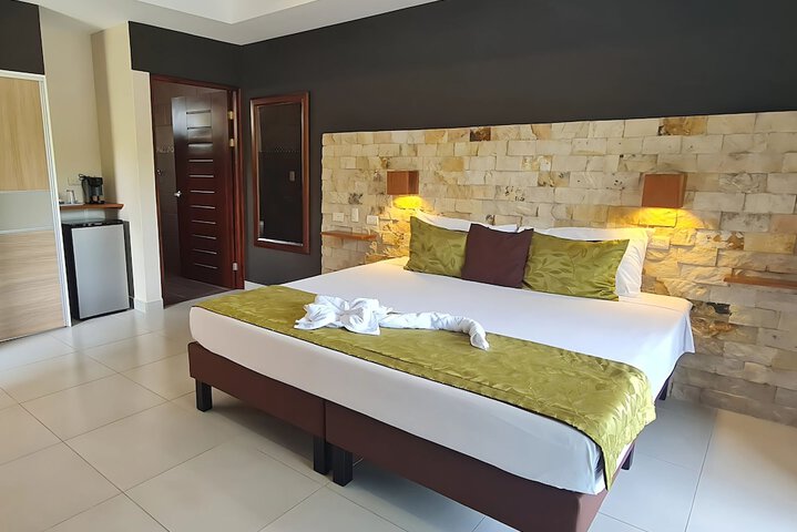 Room 25 of 166