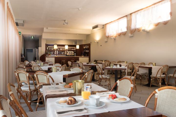 Breakfast area