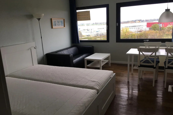 Room 2 of 8