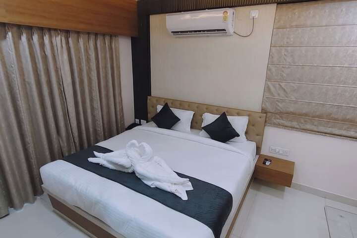 Room 4 of 13
