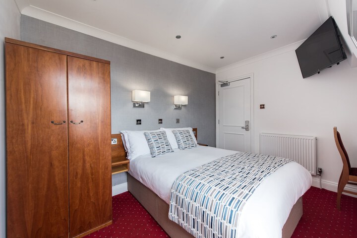 Room 8 of 43