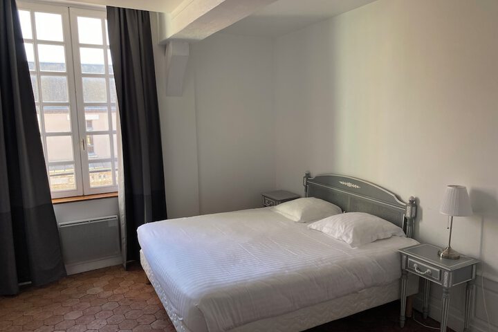 Room 2 of 40