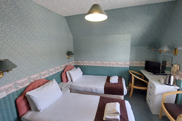 Room 17 of 44