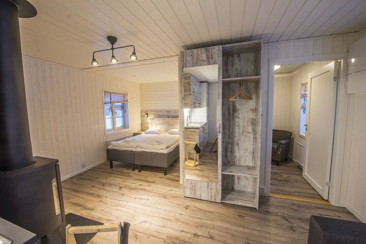 Room 10 of 28