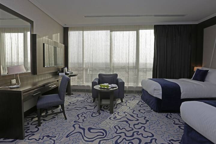 Room 10 of 77