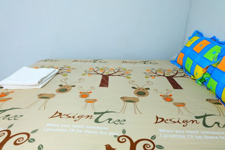Room 4 of 9
