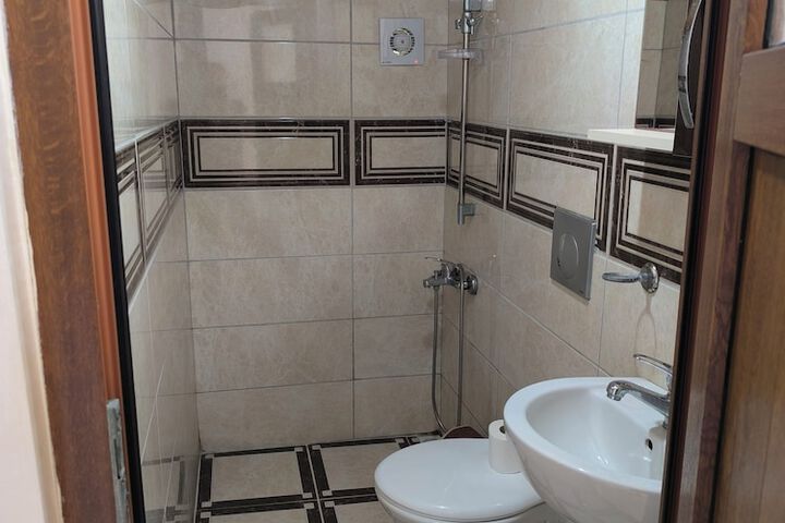 Room 10 of 63