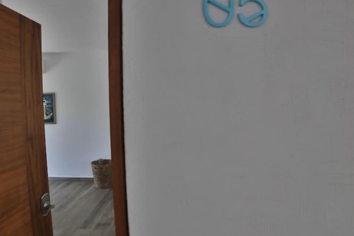 Room 8 of 34