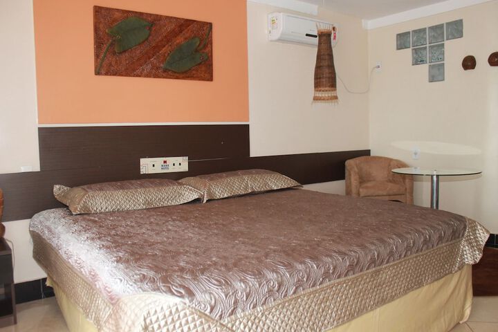 Room 8 of 34