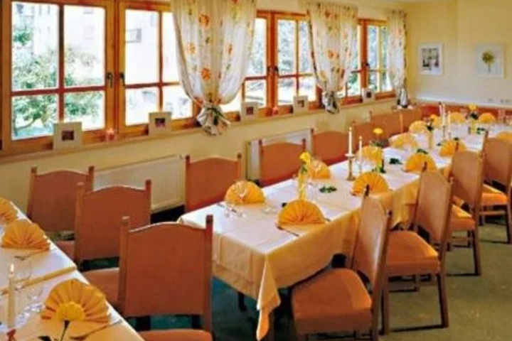 Dining 6 of 9