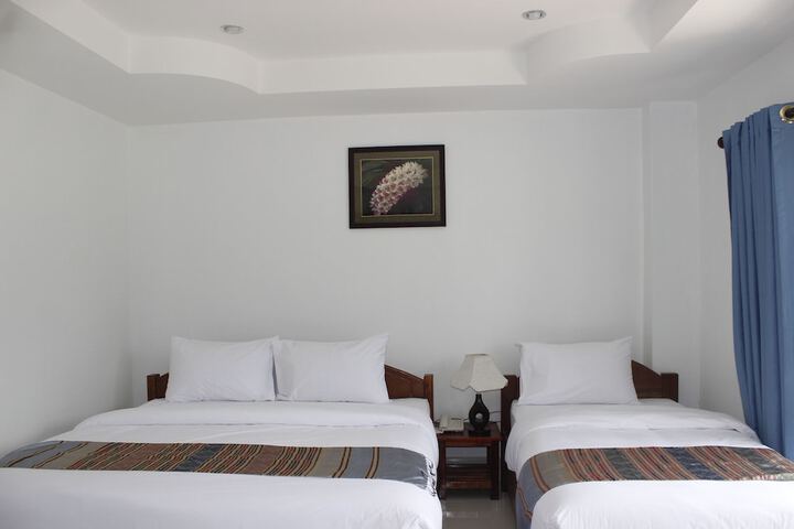 Room 12 of 34