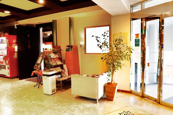 Entrance & Lobby