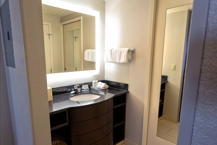 Bathroom sink