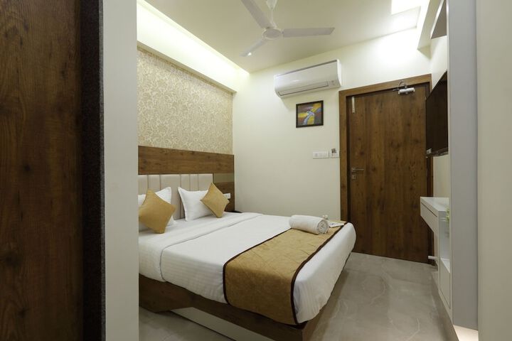 Room 10 of 29