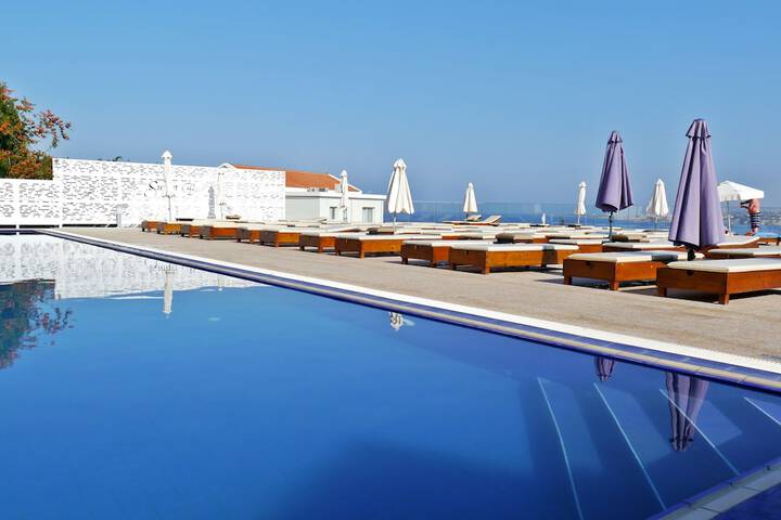 Pools & Facilities