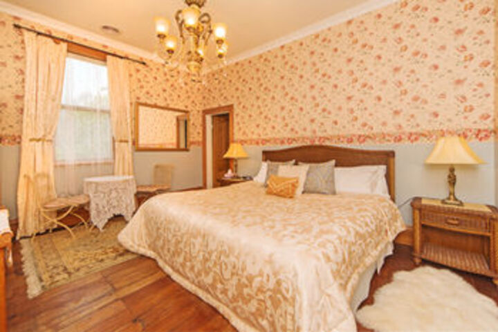 Room 28 of 73